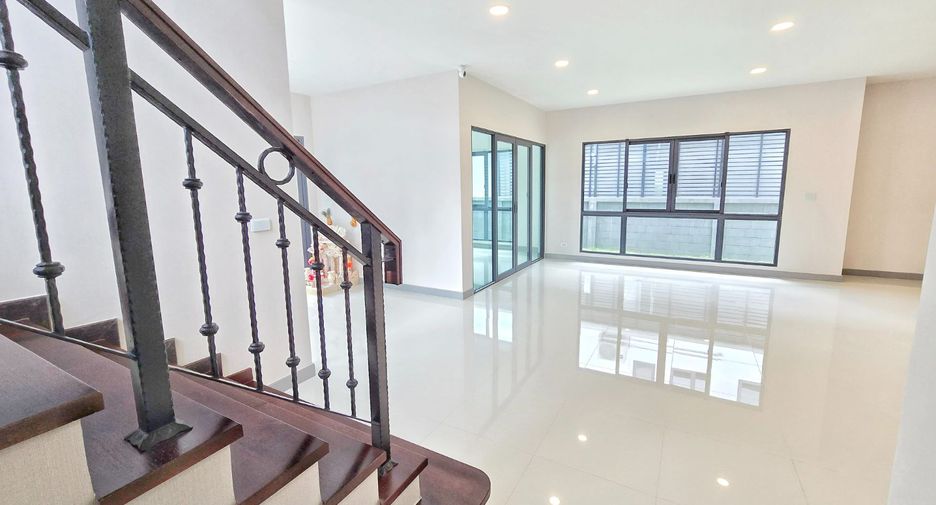 For sale 5 bedrooms house in Taling Chan, Bangkok