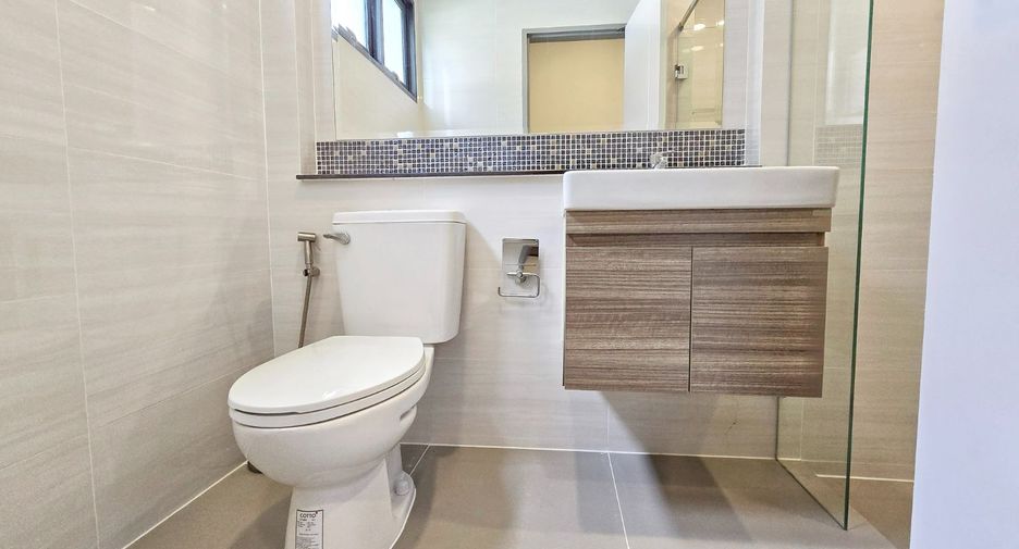 For sale 5 bedrooms house in Taling Chan, Bangkok