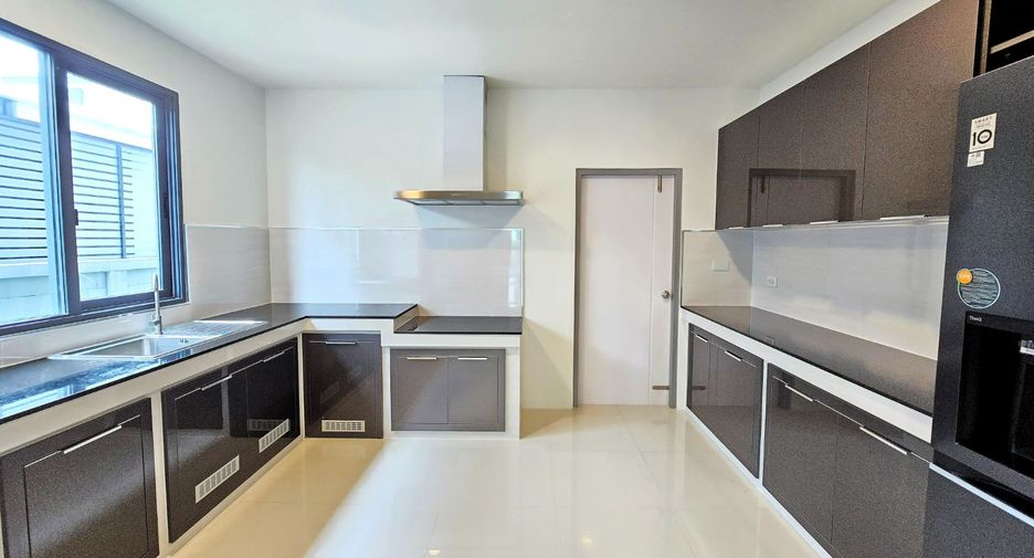 For sale 5 bedrooms house in Taling Chan, Bangkok
