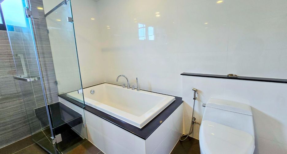 For sale 5 bedrooms house in Taling Chan, Bangkok