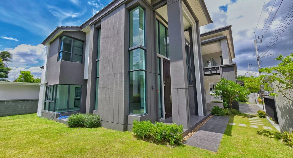 For sale 5 bedrooms house in Taling Chan, Bangkok