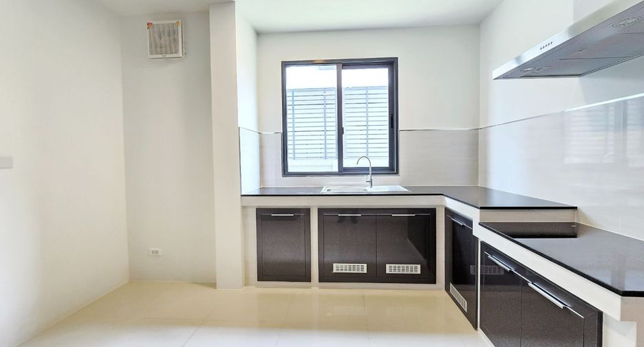 For sale 5 bedrooms house in Taling Chan, Bangkok