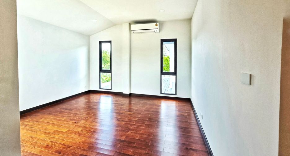 For sale 5 bedrooms house in Taling Chan, Bangkok