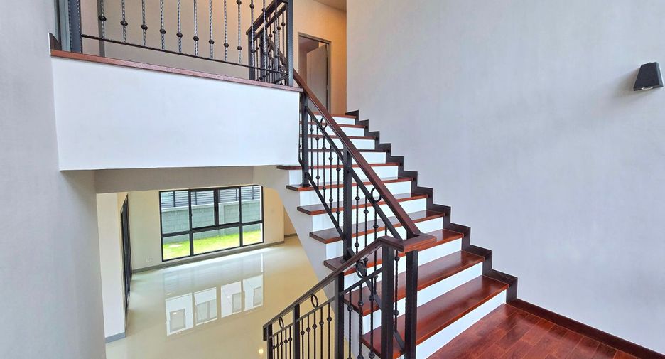 For sale 5 bedrooms house in Taling Chan, Bangkok