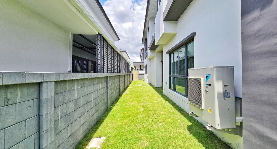 For sale 5 bedrooms house in Taling Chan, Bangkok
