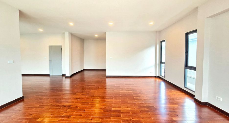 For sale 5 bedrooms house in Taling Chan, Bangkok