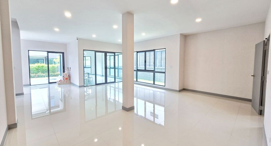 For sale 5 bedrooms house in Taling Chan, Bangkok