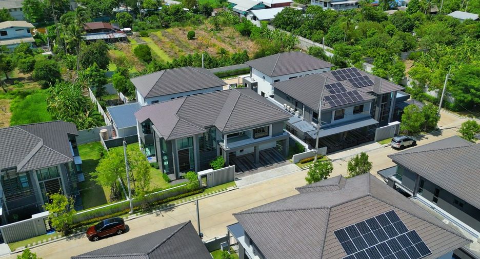 For sale 5 bedrooms house in Taling Chan, Bangkok