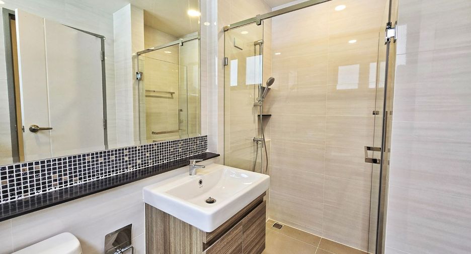 For sale 5 bedrooms house in Taling Chan, Bangkok