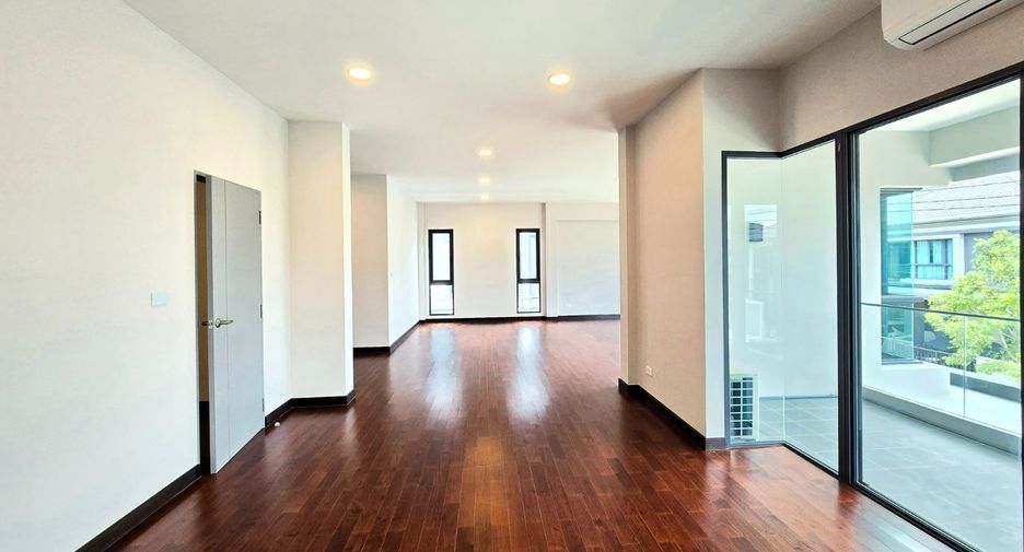 For sale 5 bedrooms house in Taling Chan, Bangkok