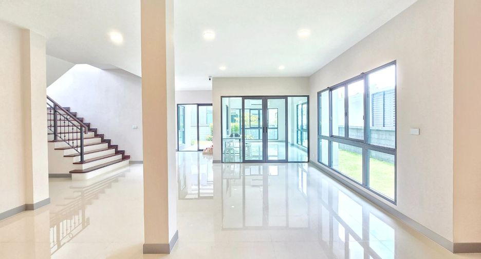 For sale 5 bedrooms house in Taling Chan, Bangkok