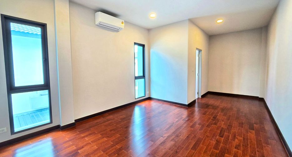 For sale 5 bedrooms house in Taling Chan, Bangkok