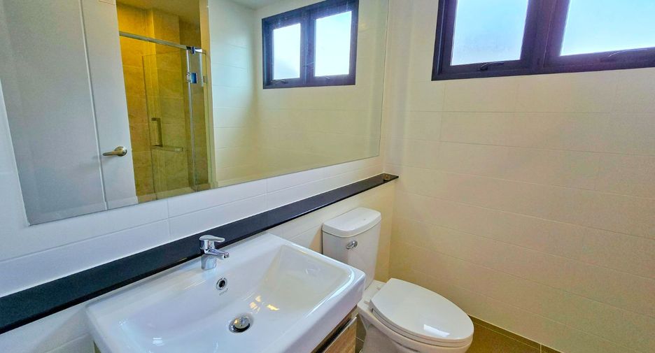 For sale 5 bedrooms house in Taling Chan, Bangkok