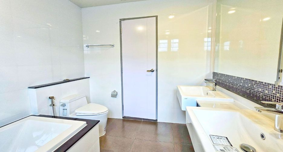 For sale 5 bedrooms house in Taling Chan, Bangkok