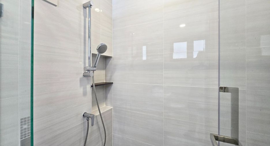 For sale 5 bedrooms house in Taling Chan, Bangkok