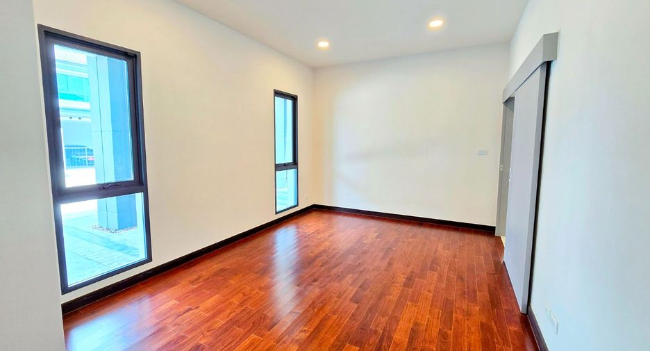 For sale 5 bedrooms house in Taling Chan, Bangkok