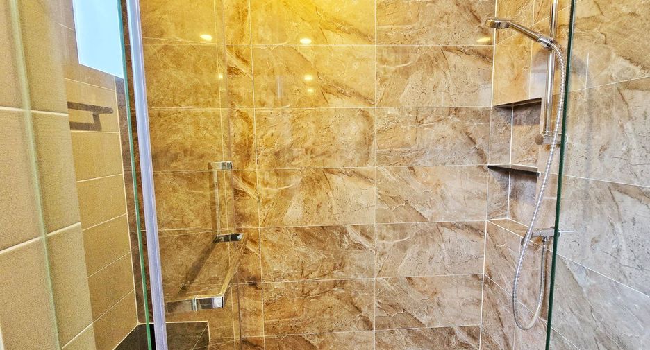 For sale 5 bedrooms house in Taling Chan, Bangkok