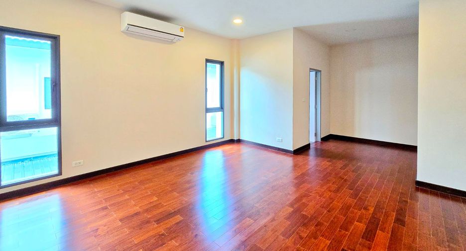 For sale 5 bedrooms house in Taling Chan, Bangkok