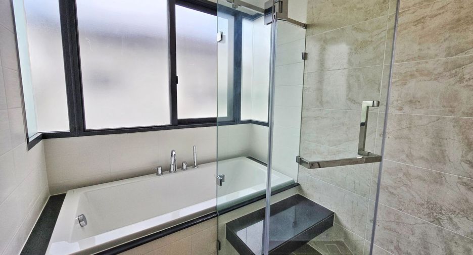 For sale 5 bedrooms house in Taling Chan, Bangkok