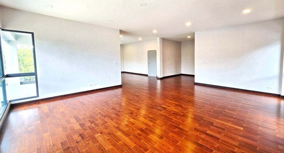 For sale 5 bedrooms house in Taling Chan, Bangkok
