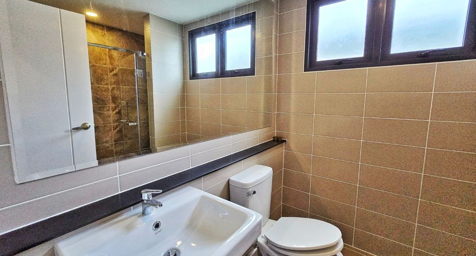 For sale 5 bedrooms house in Taling Chan, Bangkok