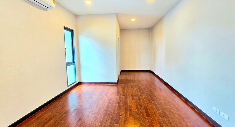 For sale 5 bedrooms house in Taling Chan, Bangkok
