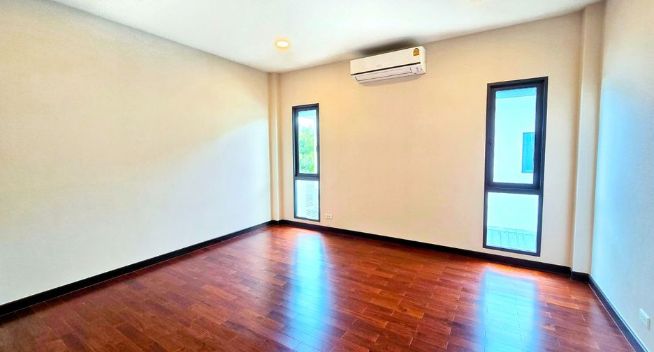 For sale 5 bedrooms house in Taling Chan, Bangkok