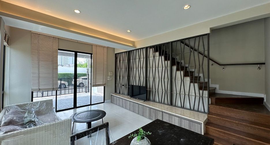 出租 3 卧室 独立屋 在 Khlong Toei, 曼谷