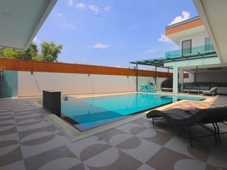 出售 8 卧室 商业空间 在 Bang Lamung, Chon Buri