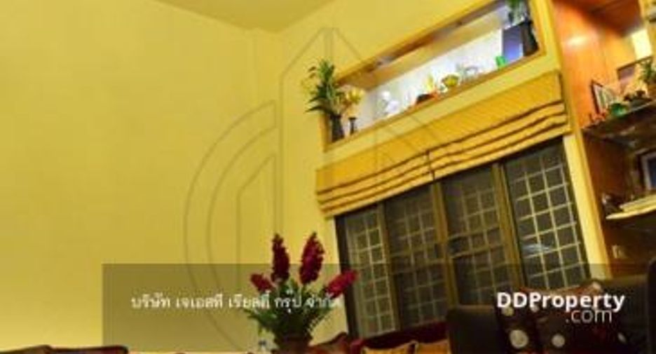 For sale 3 bedrooms house in Wang Thonglang, Bangkok