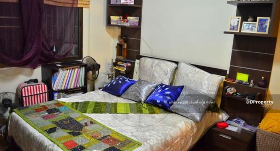 For sale 3 bedrooms house in Wang Thonglang, Bangkok