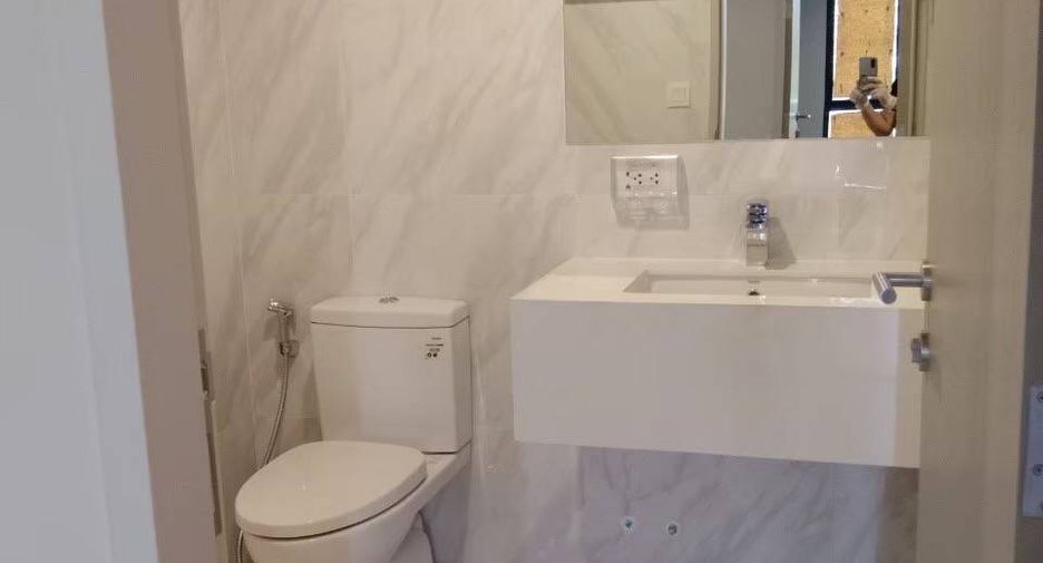 For sale 2 bedrooms condo in Khlong Toei, Bangkok