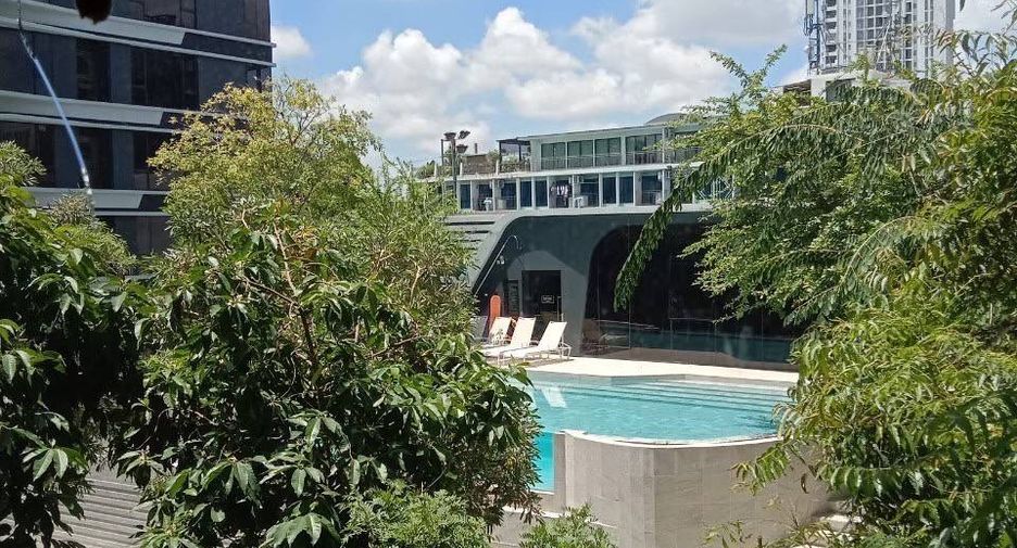 For sale 2 bedrooms condo in Khlong Toei, Bangkok