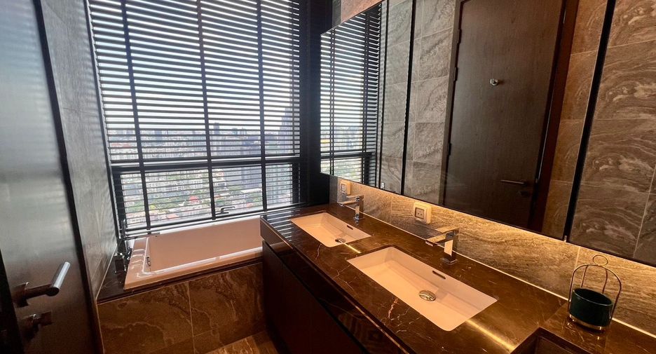 For rent 2 bedrooms condo in Khlong Toei, Bangkok