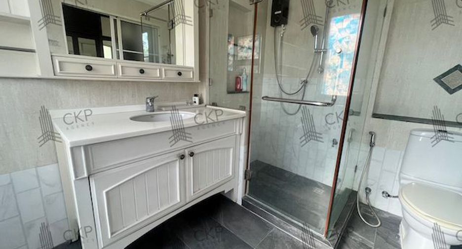 For sale 5 bedrooms house in Prawet, Bangkok