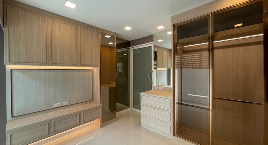 Wohnung zum Kauf mit 3 Zimmer in Khlong Toei, Bangkok