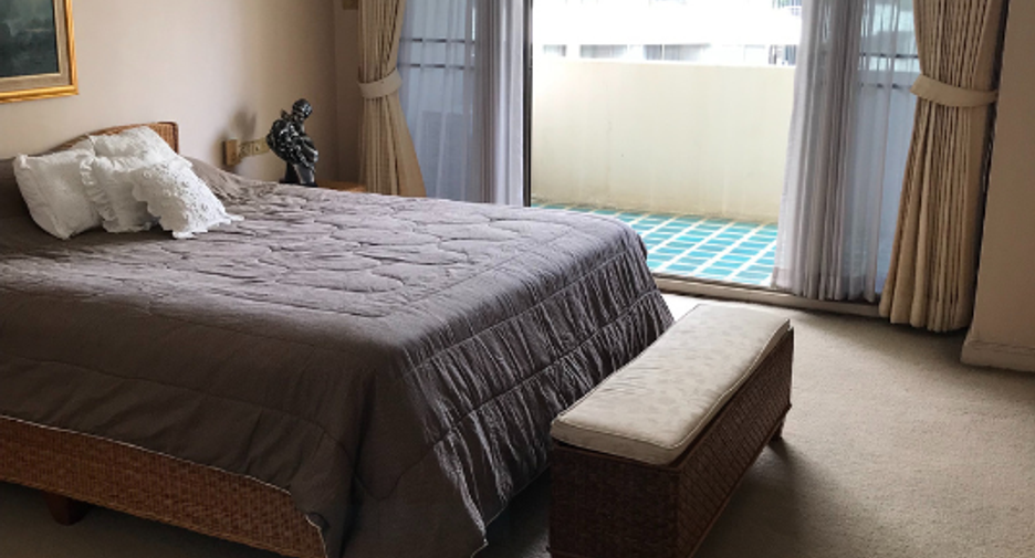 For sale 3 Beds condo in Khlong Toei, Bangkok