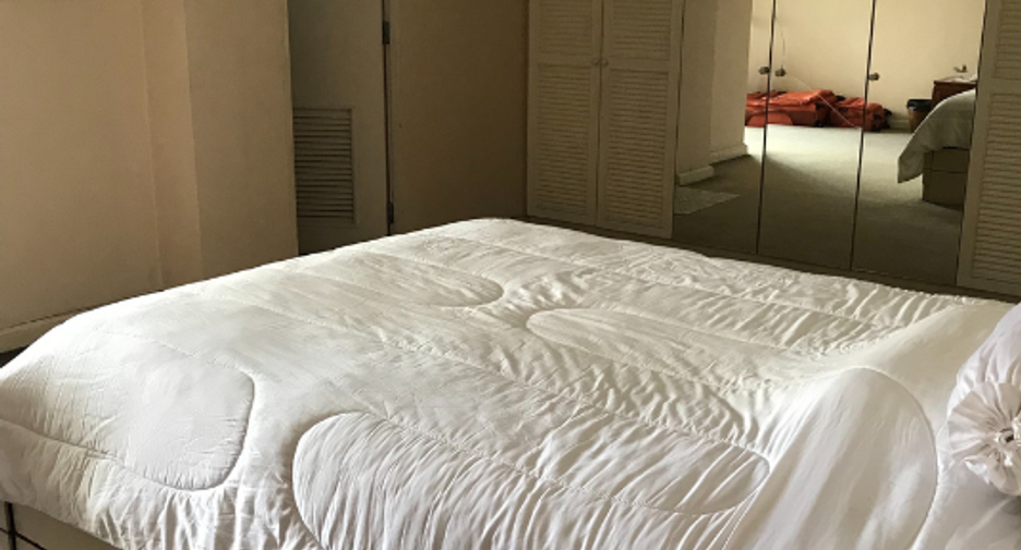 For sale 3 Beds condo in Khlong Toei, Bangkok