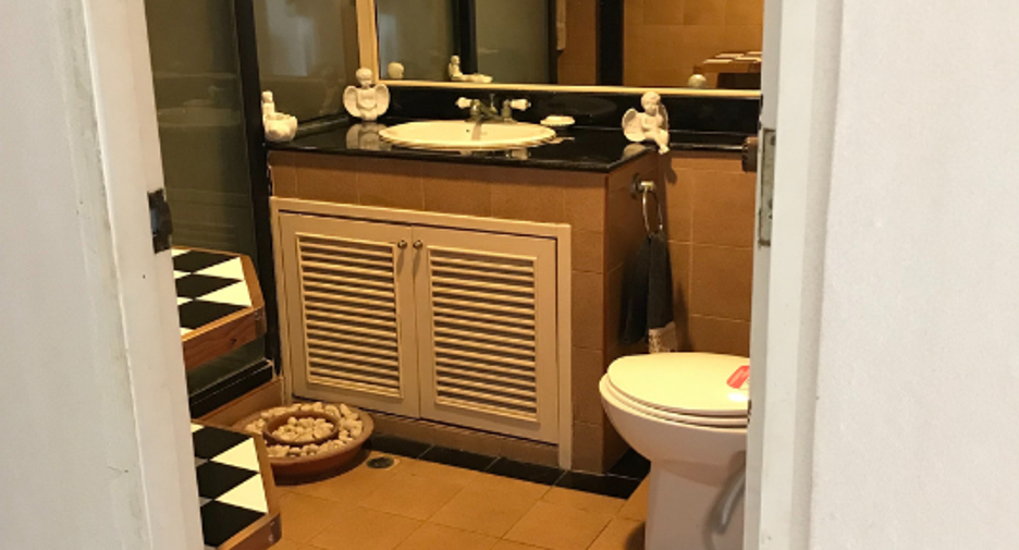 For sale 3 Beds condo in Khlong Toei, Bangkok