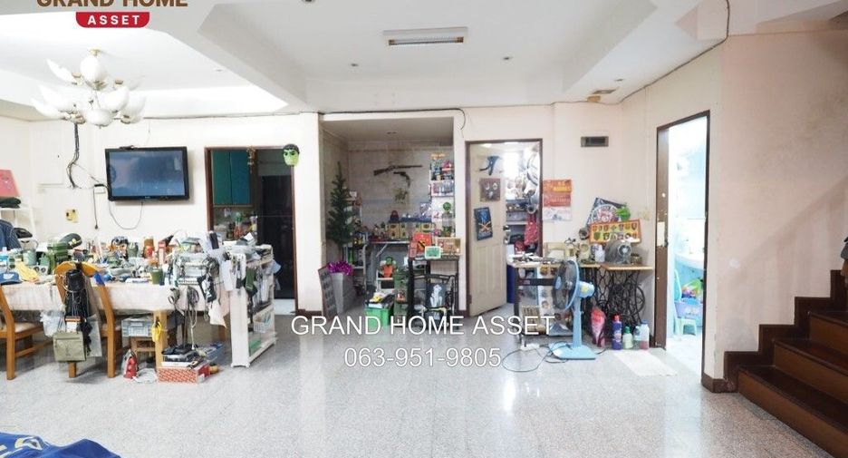 For sale 4 Beds townhouse in Bang Sue, Bangkok