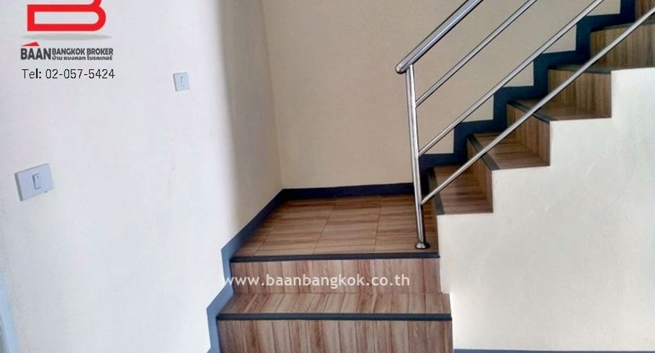 For rent 2 bed townhouse in Mueang Pathum Thani, Pathum Thani