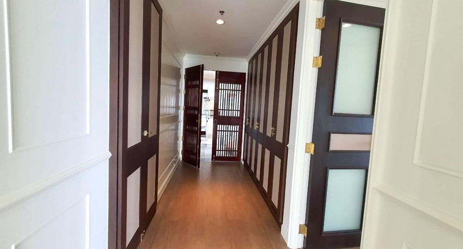 For sale 5 bedrooms condo in Khlong Toei, Bangkok