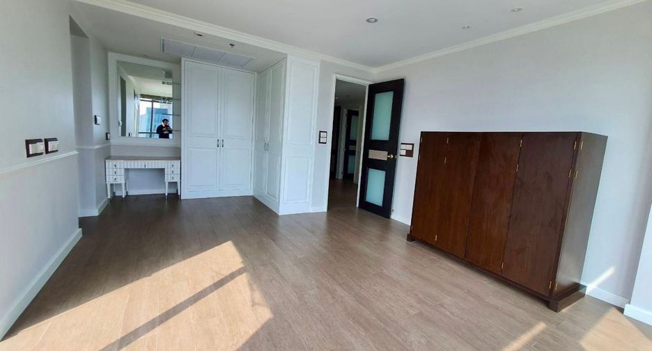 For sale 5 bedrooms condo in Khlong Toei, Bangkok