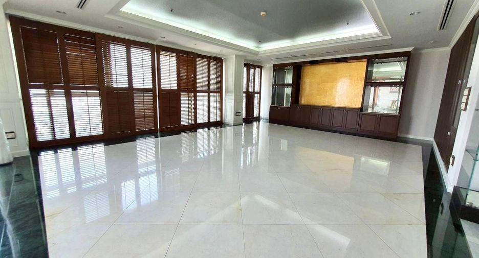 For sale 5 bedrooms condo in Khlong Toei, Bangkok