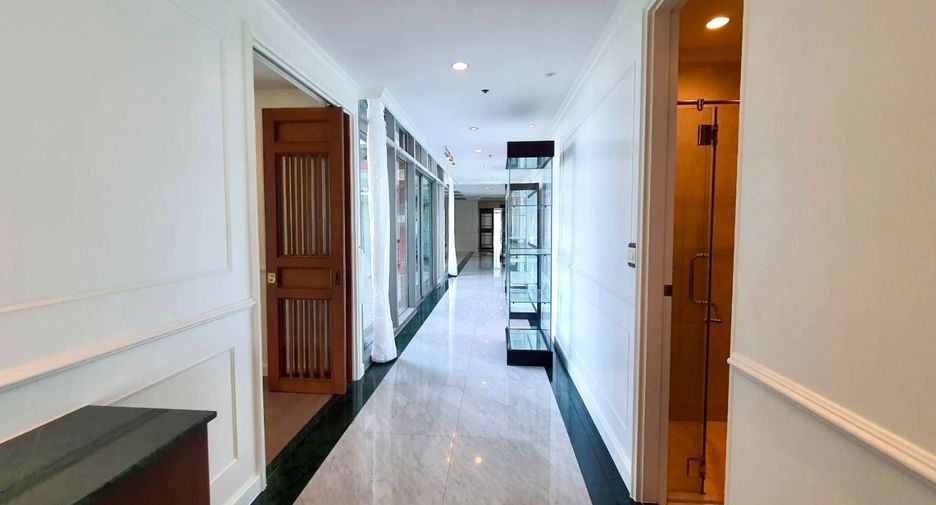 For sale 5 bedrooms condo in Khlong Toei, Bangkok