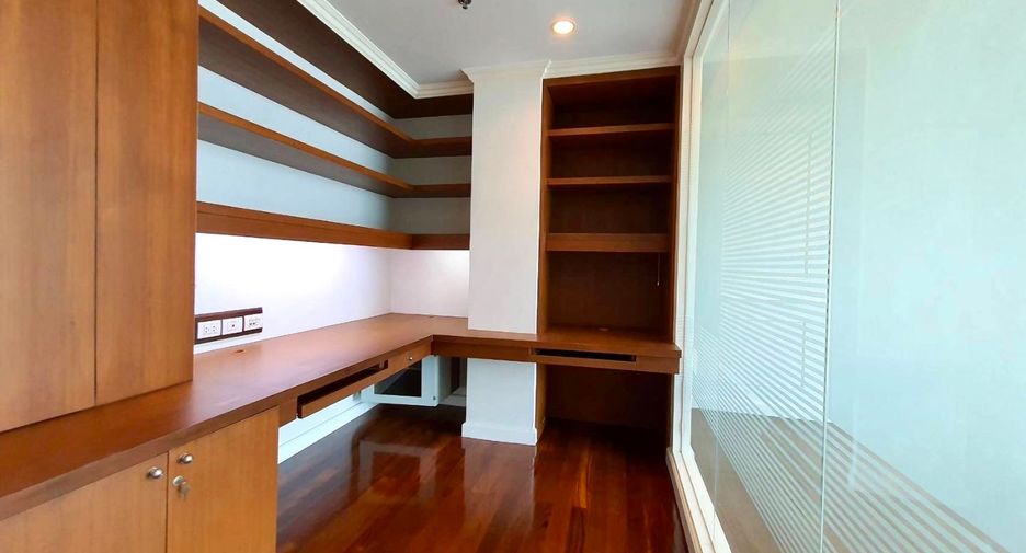 For sale 5 bedrooms condo in Khlong Toei, Bangkok