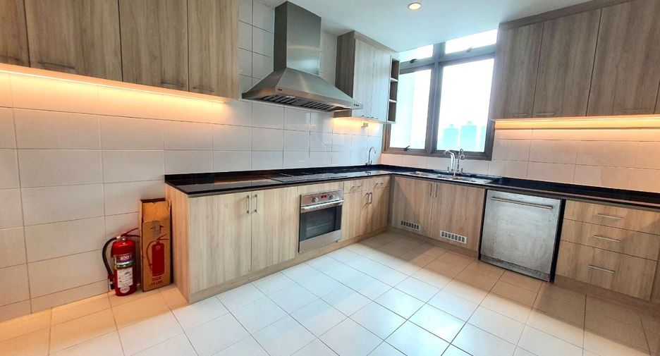 For sale 5 bedrooms condo in Khlong Toei, Bangkok