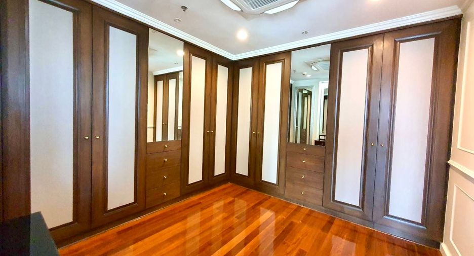 For sale 5 bedrooms condo in Khlong Toei, Bangkok