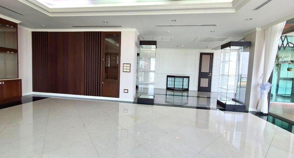For sale 5 bedrooms condo in Khlong Toei, Bangkok