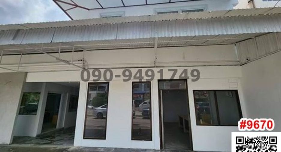 For rent 1 bed retail Space in Khlong Toei, Bangkok